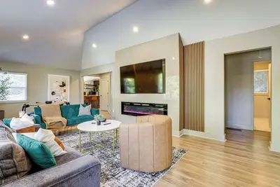 Image de Decatur Gem: Modern Kitchen, Deck & Fireplace!