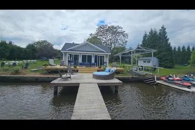 Luxurious Lakefront Retreat –  Sleeps 11