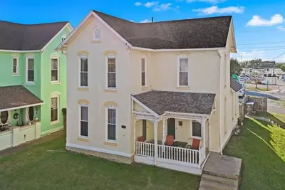 Big Yellow-Maison-Salle de bain privée