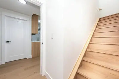 Image de Newly built 2 bedroom suite with kitchen & laundry