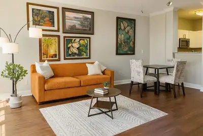 Image de Chic Midtown Retreat - Steps to Shops, Eats, & Fun