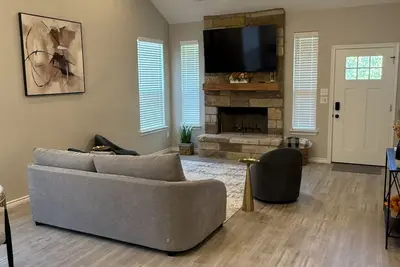 Image de Canyon Creek-Beautiful New House on Lake Granbury. 07 miles to free boat ramp