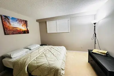 Image de Calm 2bedroom Basement suite near Limeridge Mall, Family-Friendly & Convenient.