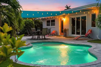 Image de ⚓The Lazy Turtle! Poolside oasis on the canal! ⚓