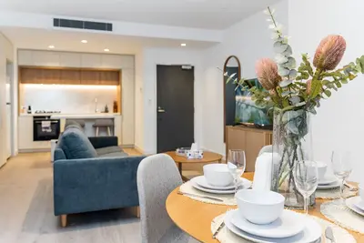 Image de Family Suite | 2b in the central Cbd w/ Pool & Gym