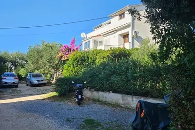 Image de Appartement de deux chambres avec le balcon Barbat, Rab (A-24932-b)