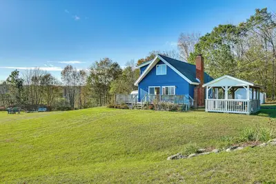 Image de Relaxation Meets Upstate Adventure at Salem Home!