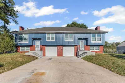 Image de Tranquil 3-bedroom Duplex in Olathe Ks with 1King 1Queen, 1 Full and 1 Crib beds