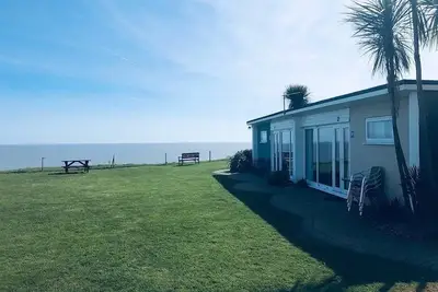 Image de Beach View chalet - stunning Seaside views. Pet friendly