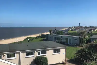 Image de Beach View chalet stunning location overlooking sea & sandy beach Hickling 3