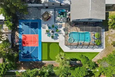 Image de Sleeps 16 • Golf Simulator • Pickleball • Pool/Spa