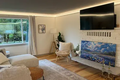 Image de Delightful 5-bedroom Modern house in Burien 15 mins to Everything w/ Ev Charger