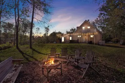 Image de Poconos Paradise Chalet | Hot Tub | Lake Access | Fire Pit