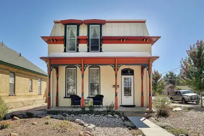 Image de Classic Salida home built in the early 1900's, tastefully updated and elegantly furnished. Just four blocks from downtown's galleries, parks and restaurants, and 6 blocks from the river.