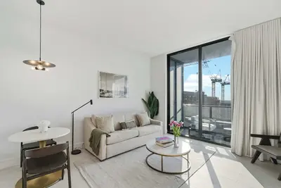 Image de Dontown Miami Condo | City View | Pool & Gym!