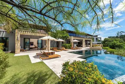 Image de Luxury Family Retreat | 5 Br Villa w/ Pool & Breathtaking Views