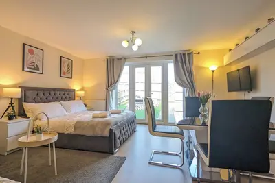 Image de This is a large three-story house, located near the city centre