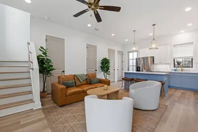 Image de Luxury Cajun Stay•King•85`Tv•Hospital•River Ranch