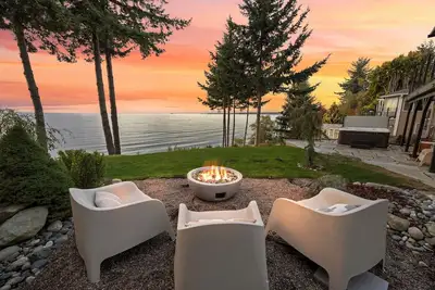 Image de Lummi Bay Overlook by Gather: Bayview Home w/ Hot Tub, Firepit & Ev Charger
