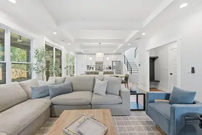 Image de New! Modern Luxurious Woodland Retreat