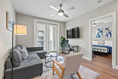 Image de Elegant King Bed+Stockyards+Gym+Pool+Free Parking