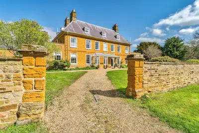 Image de Ecton House | Historic English Former Rectory with Spa Hot Tub & Elegant Grounds