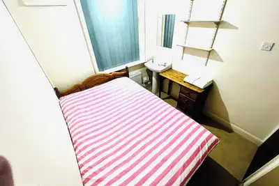 Image de Private Room & Shared Toilet In Shared Accommodation Luton