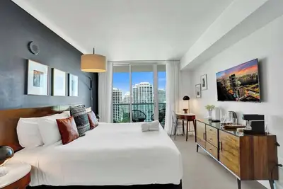 Image de Coconut Grove Condo  20th Floor Suite with Views