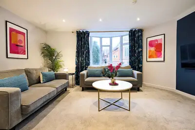 Image de Bright & Airy Apartment – Sleeps 10, Lift Access