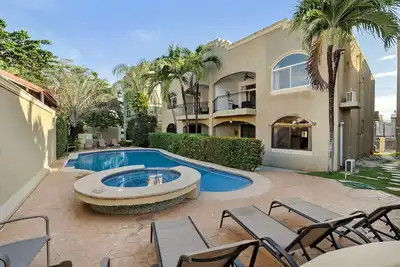 Image de Peaceful 2br Condo with Pool View - Walk to Surf & Stunning Sunsets