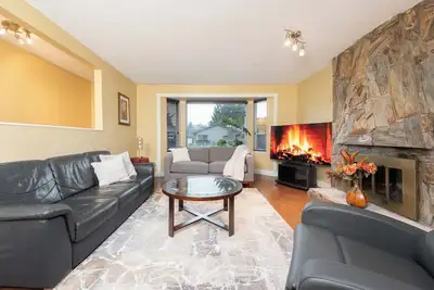 Image de Cozy 3br Family Home near City Centre & SkyTrain