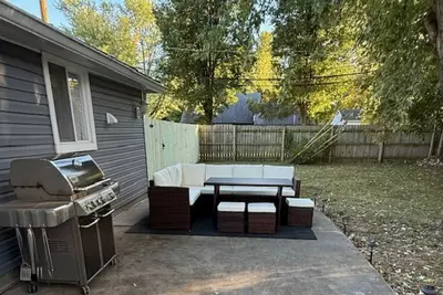 Cozy backyard apartment in vibrant Indianapolis