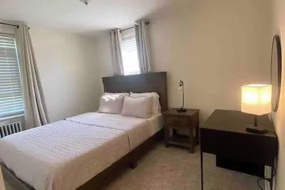 Image de Cozy apt 15 mins from Philly