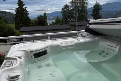 Image de 4-bedroom house in peaceful Burnaby with Hottub Oceanview and Ac Near Skytrain