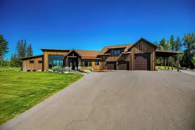 Image de Luxury Riverfront Ranch & Micro Wedding Venue — 20 Acres of Scenic Montana Beauty