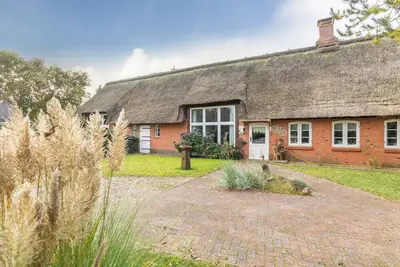 Image de Vacation apartment \"Auszeit unter Reet\" in Dörpum for up to 4 people