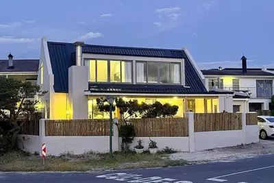 Image de Pikkewyntjie Cottage | Tranquil seaside hideaway | Couples and small families