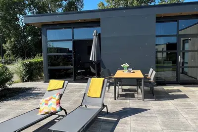 Image de Modern chalet on the IJsselmeer with sea views and lots of extras