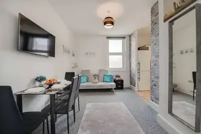 Image de Dockyard Hideaway – Close to Gunwharf!