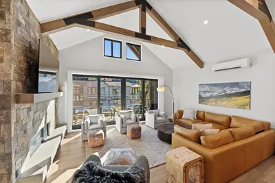 Image de Luxury Mountain Retreat - Private Hot Tub and Walk to Lifts