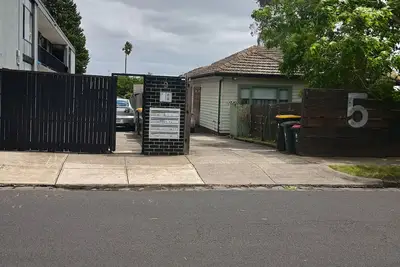 Image de Light filled unit overlooking park. Five min walk to transport & entertainment.