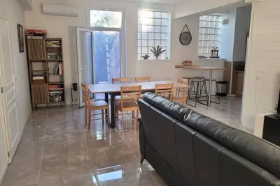 Image de Grand appartement familial avec jardin, en cœur de ville. Animaux acceptés.