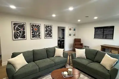 Vacation Villa: 2 King Beds/1 Queen Sofa Bed/1 Bunk Bed/Pool/Jacuzzi