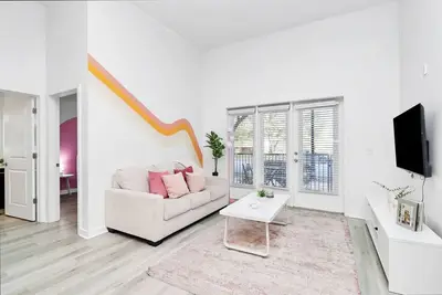 Image de 2br Apt near Charlotte Dt - Pool and Gym Access