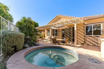 Image de Escape to Paradise Golf Course Game Room