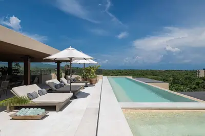 Image de Luxury 4br Penthouse: Private Pool & Golf Cart