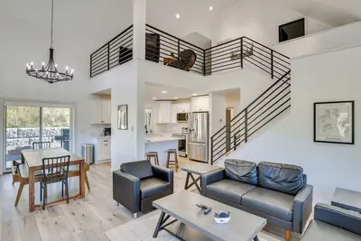 Image de Luxe, New-Build Sturgis Retreat w/ Mountain Views