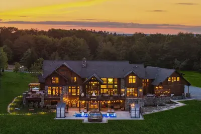 Image de Pinnacle Pointe by Relaxtay | 600-Acre Private Luxury Estate with Spa, Pool, Theater & Lake