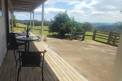 Image de The Old Dairy Cottage - rural retreat with mountain and bush panorama