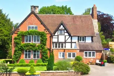 Image de Grade 2* listed 6 Bedroom Manor House, Derbyshire Dales.
